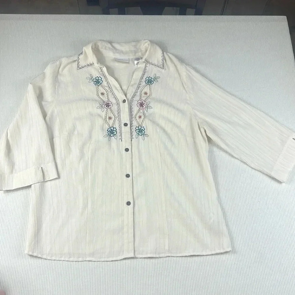 Alfred Dunner Womens Size 16W Embroidered Textured Button Up V-Neck Blouse - Picture 1 of 11